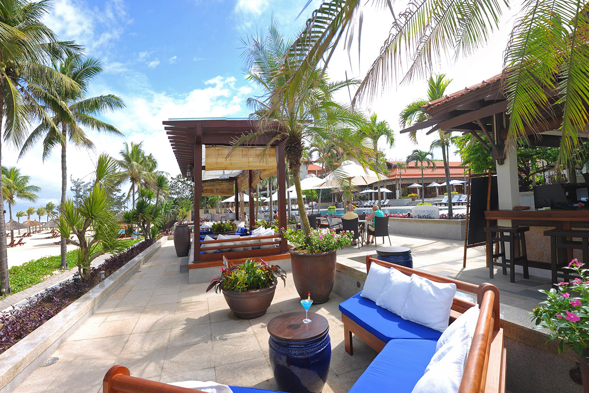 Vietnam_Furama_Resort_Danang_Ocean_Terrace_Bar