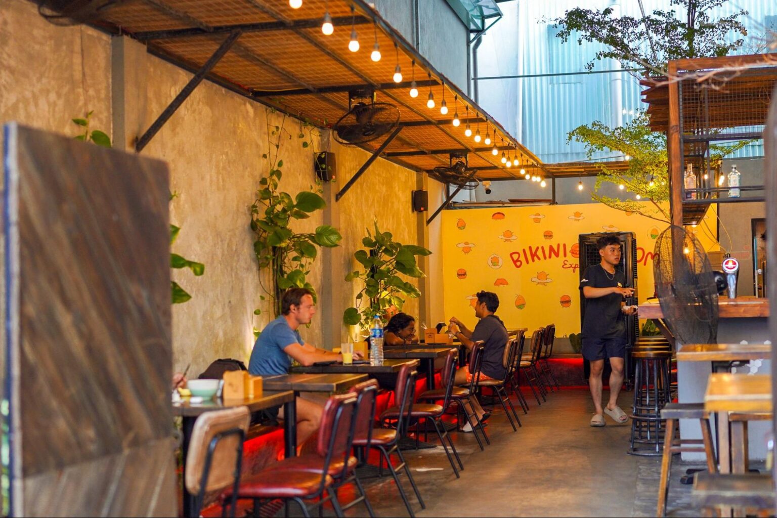 国際色豊かなノマドやビーチ好きに愛されるハンバーガー店 Bikini Bottom Express Danang Holic