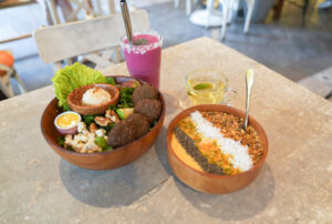 【ダナン】栄養満点のヘルシーランチが楽しめるオーガニックカフェ「ルーツプラントベースカフェ（Roots Plant-Based Café）」｜ベトナム・ダナンのおすすめレストラン